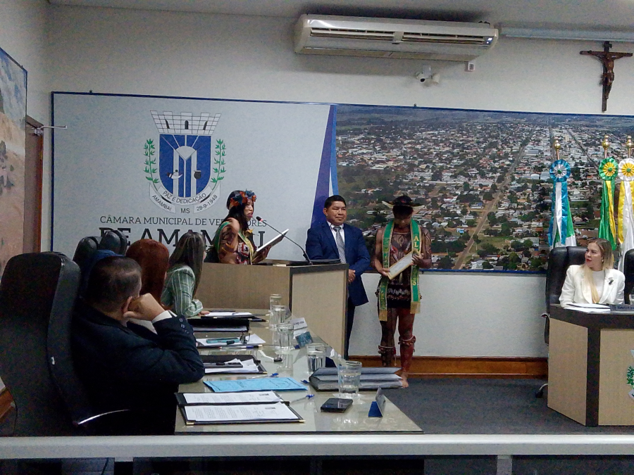 Miss e Mister da Aldeia Limão Verde recebem homenagem na Câmara Municipal de Amambai (MS)